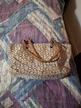 Calvin Klein Logo Tote Bag – Large Everyday Shoulder Bag